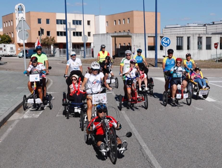 Pedaladas solidarias por los colosos emblemáticos