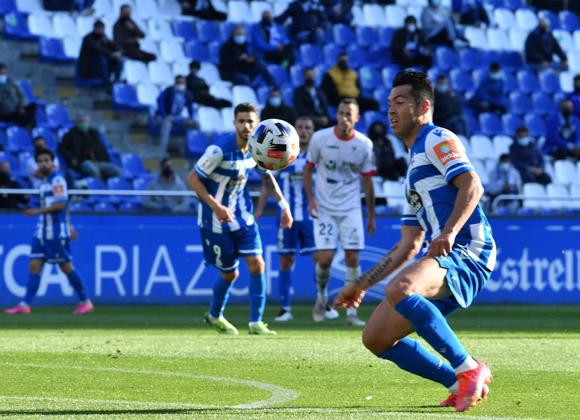 El Deportivo se libera con una goleada al Langreo (5-0)