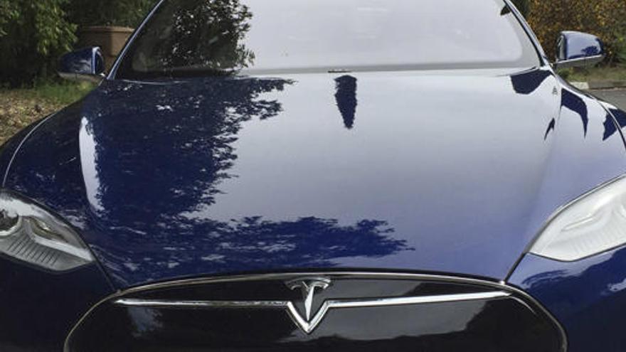 El Tesla S, vehículo eléctrico con piloto automático