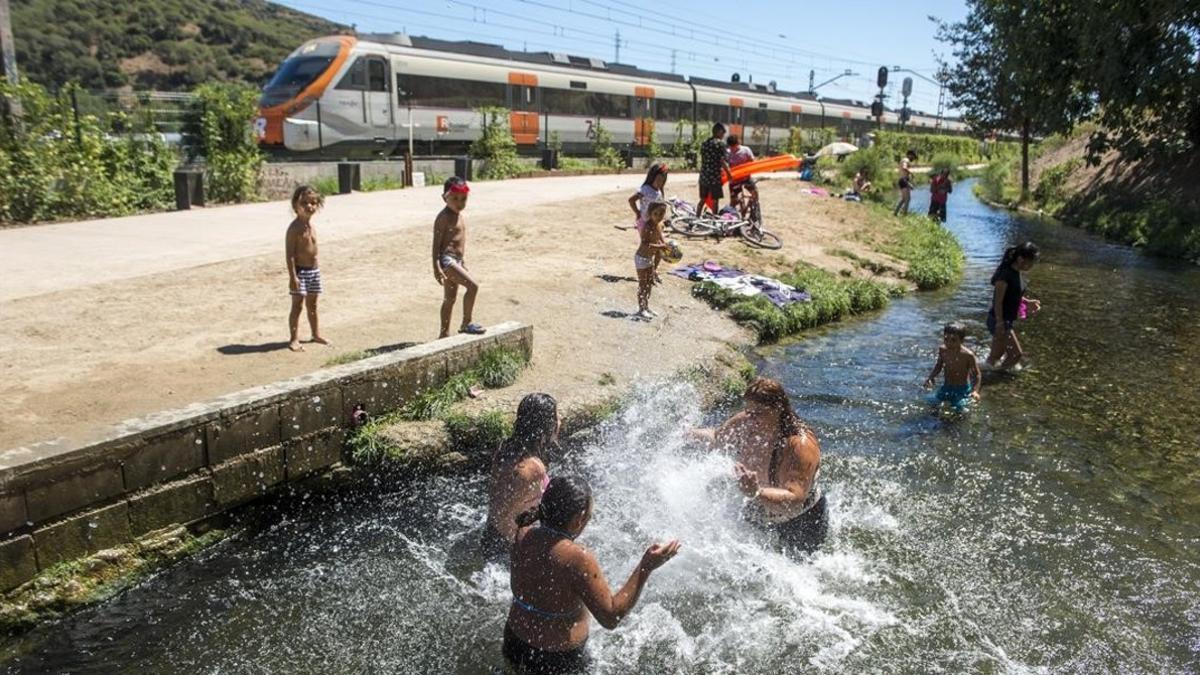 hlopez35276995 barcelona     24 08 2016     barcelona          vecinos del 160826091629