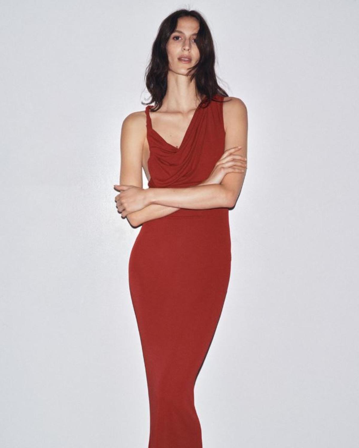 Mañana se esperan colas kilométricas en Zara para conseguir el vestido definitivo que estiliza la figura: largo, fluido y por menos de 9 euros