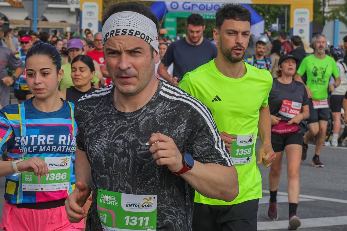 Multitudinaria media maratón entre O Grove y Sanxenxo Multitudinaria media maratón entre O Grove y Sanxenxo