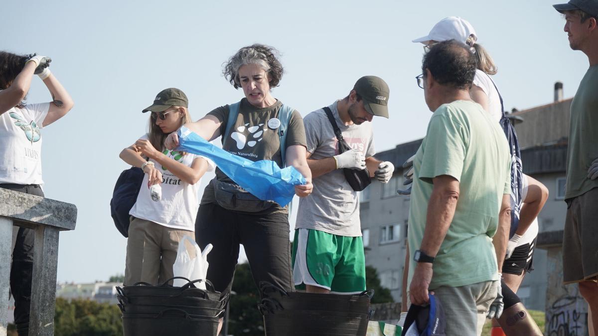 Limpieza ambiental en la ría do Burgo