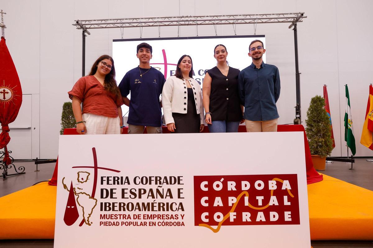Uno de los estands de la Feria Cofrade de Córdoba, este sábado, en el CEFC.
