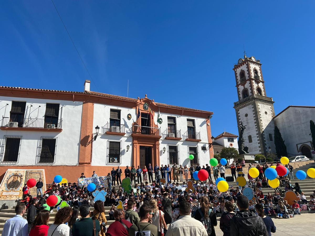 Plaza Lope de Vega de Fuente Obejuna, durante la inauguración de la primera Calle de la Inclusión del país en 2023.