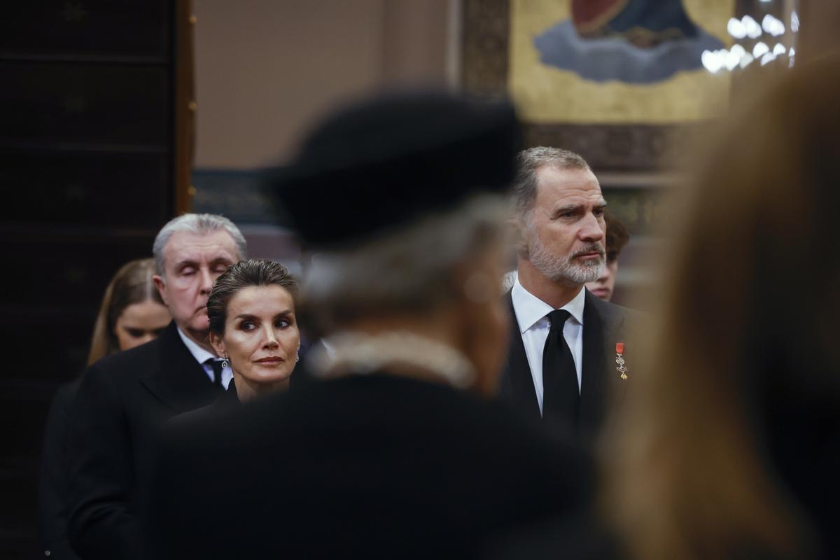 Athens (Greece), 16/01/2023.- Spain’s King Felipe VI (R) and Queen Letizia (L) attend the funeral service of former King of Greece Constantine II in the Metropolitan Cathedral of Athens, Greece, 16 January 2023. Greece’s former King Constantine II died at the age of 82 on 10 January 2023. The funeral service is held at the Metropolis Cathedral of Athen before he will be burried near the graves of his ancestrors at the Tatoi former royal palace. (Grecia, España, Atenas) EFE/EPA/STOYAN NENOV / POOL