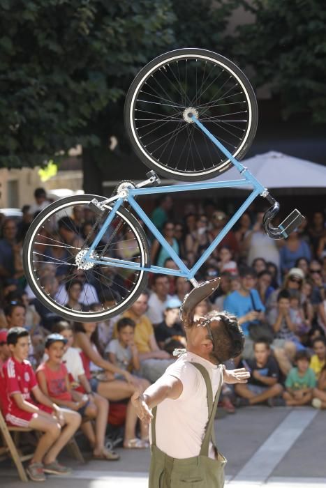 Fira del Circ al carrer de la Bisbal d''Empordà