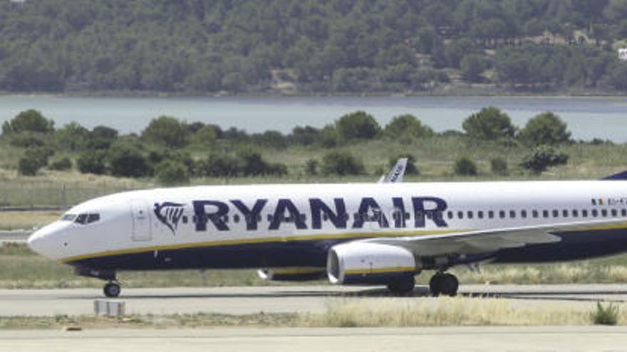 Ryanair echa de un avión de Ibiza a Madrid a un menor discapacitado