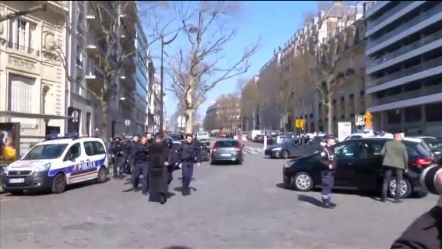 Un herido por una carta bomba en la sede del FMI en París