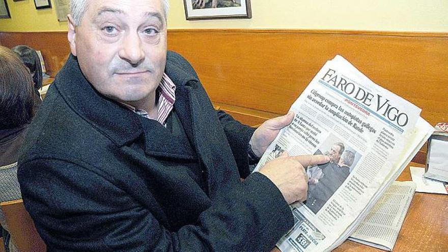 Fernando Fernández señala a Couto, a quien detuvo hace cuatro años, en la portada de FARO.