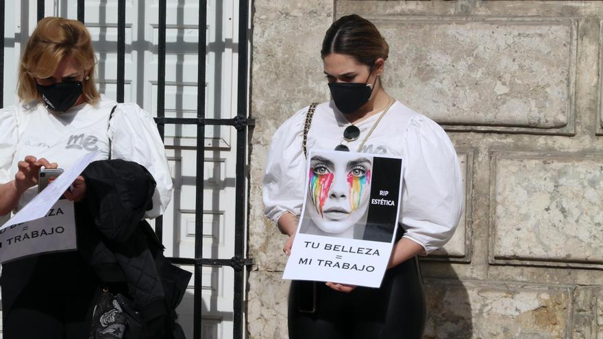 Protesta de los centros de belleza y estética en Málaga