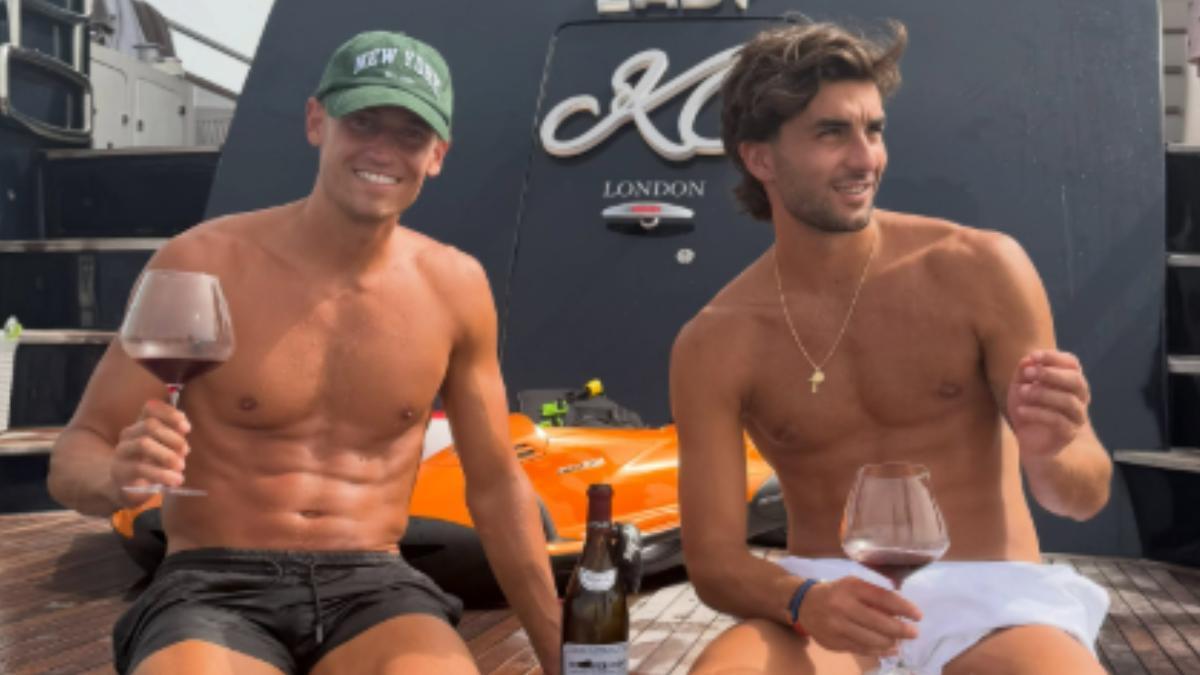 Marcos Llorente y Ferran Torres disfrutan de una botella exclusiva en un yate.