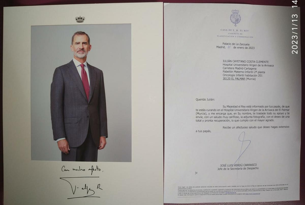 Carta y fotografía que Felipe VI ha hecho llegar a Julián.