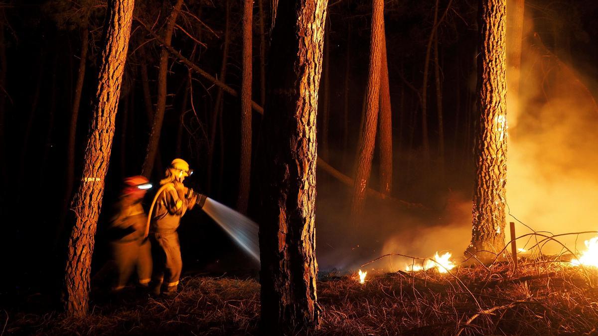 Una imagen del incendio forestal en la localidad lucense de Ribas de Sil del pasado mes de septiembre.