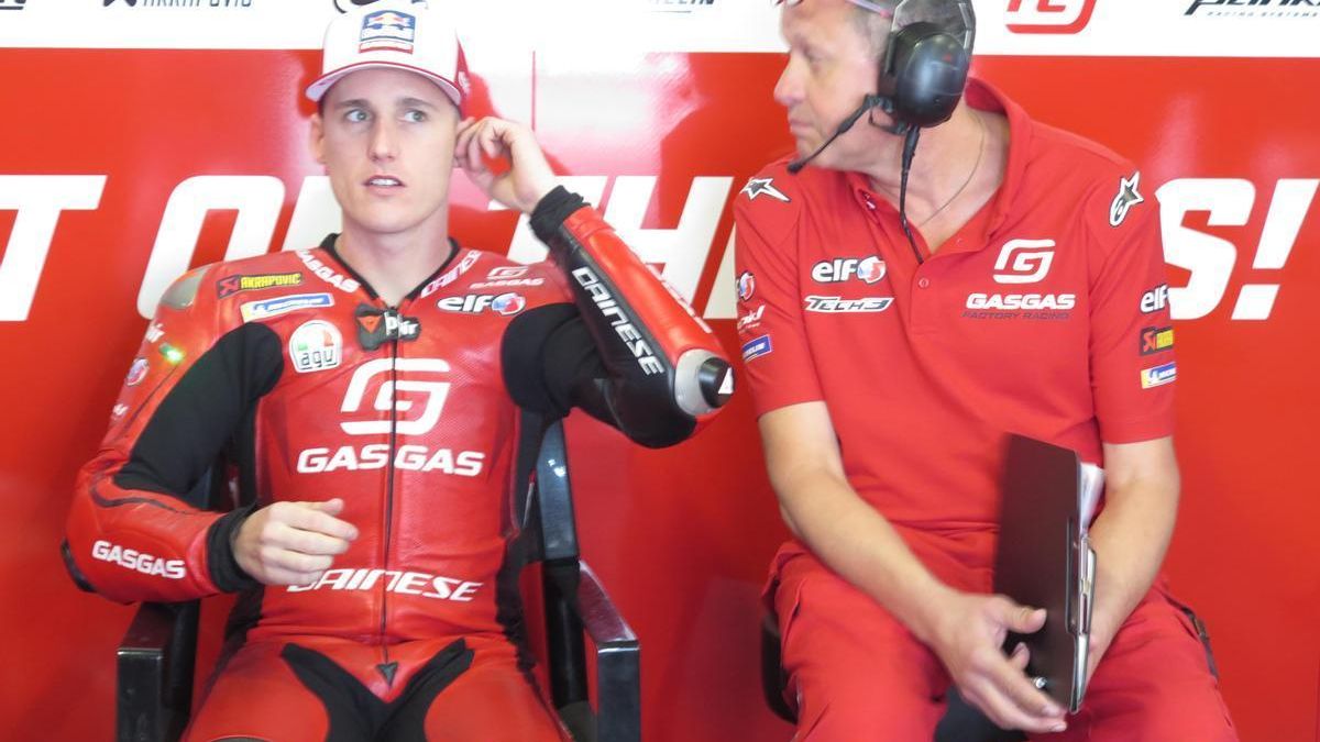 El catalán Pol Espargaró (GasGas), en su boxe, hoy, en Portimao.