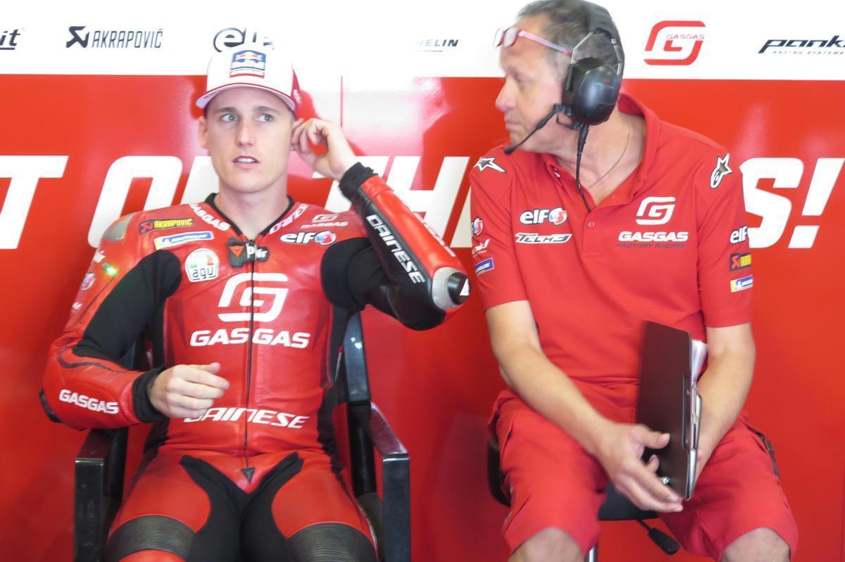 El catalán Pol Espargaró (GasGas), en su boxe, hoy, en Portimao.