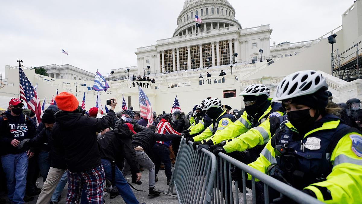 Caos en Washington tras asalto al Capitolio por seguidores de Trump