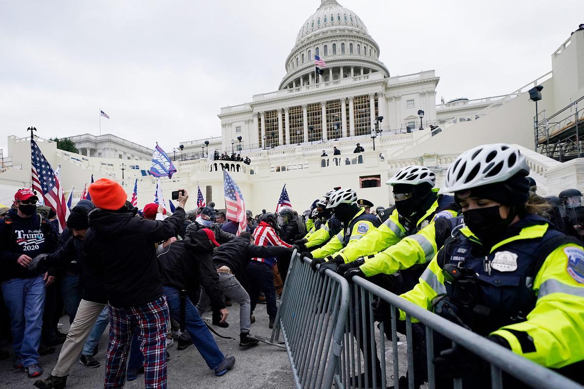 Caos en Washington tras asalto al Capitolio por seguidores de Trump