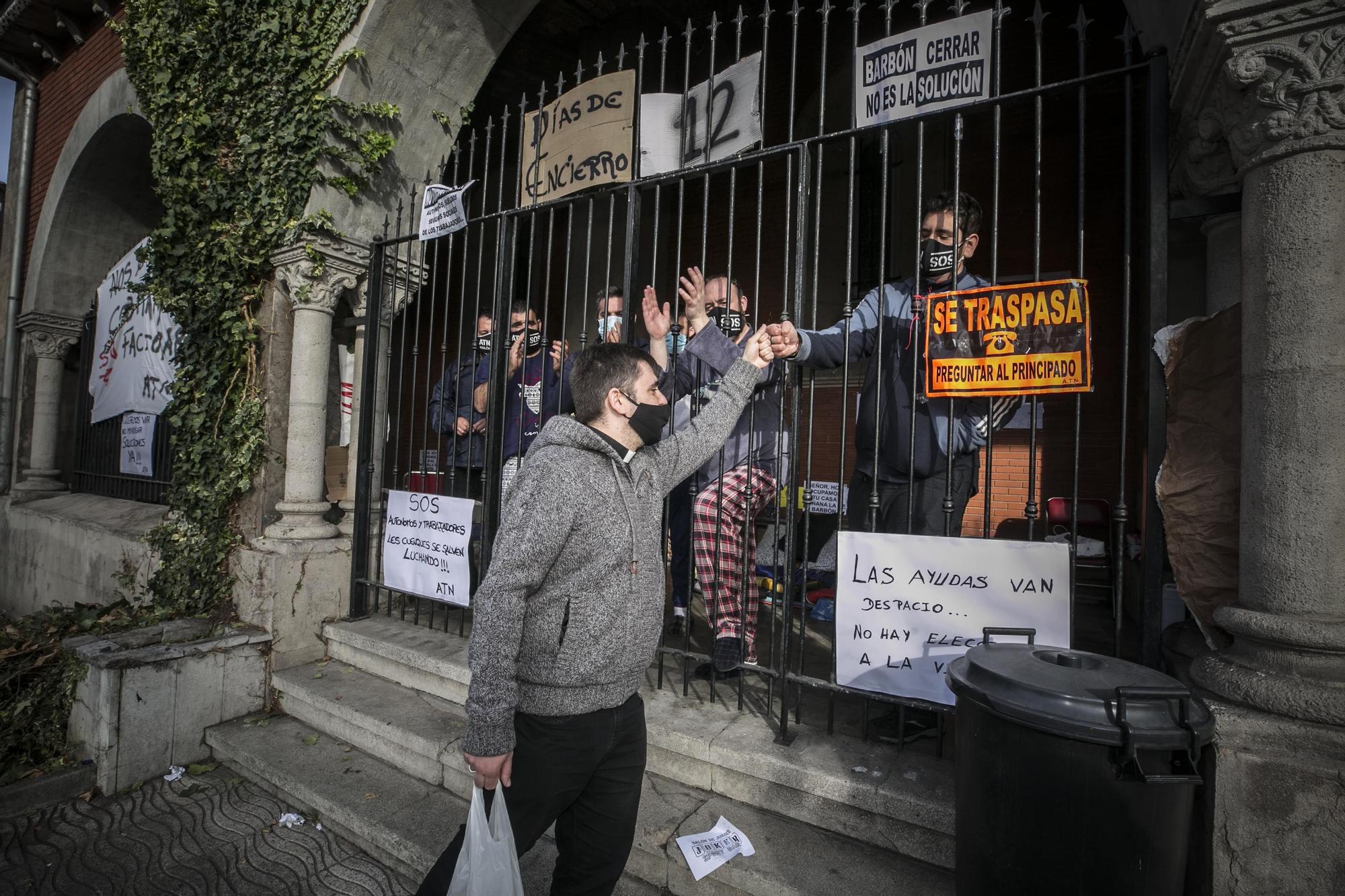 Los encerrados en las iglesias de La Felguera y Laviana