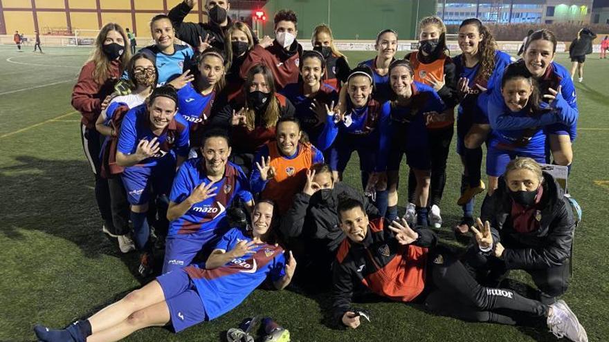 Jugadoras del primer equipo femenino del Alzira. | DAVID CHORDÀ