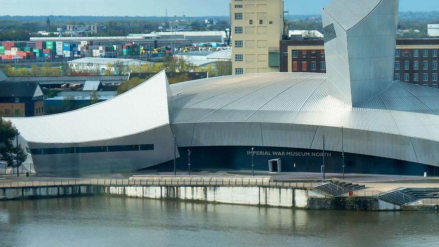 Els molls de Salford, que acullen el MediaCityUK, el teatre Lowry el Museo de la Guerra Imperial del Nord. | ARXIU