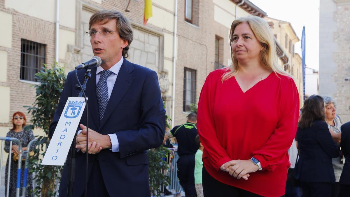 José Luis Martínez Almeida junto a Inma Sanz, portavoz del gobierno municipal y directora de campaña del alcalde.