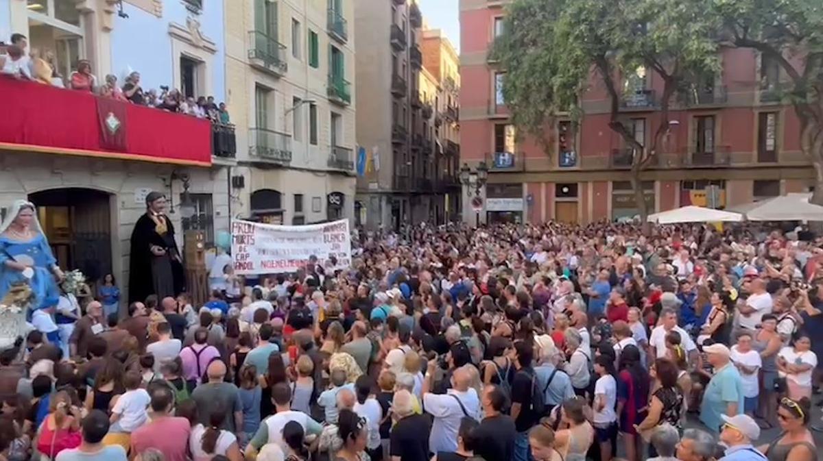 VÍDEO | Sonora xiulada i crits d’«independència» en el pregó de les festes de Gràcia 2023