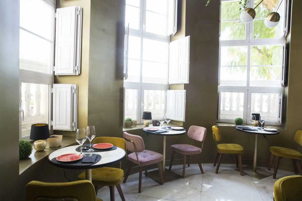 Un espacio acogedor que destaca por su privilegiada ubicación y su cocina mediterránea con toques originales y sugerentes propuestas