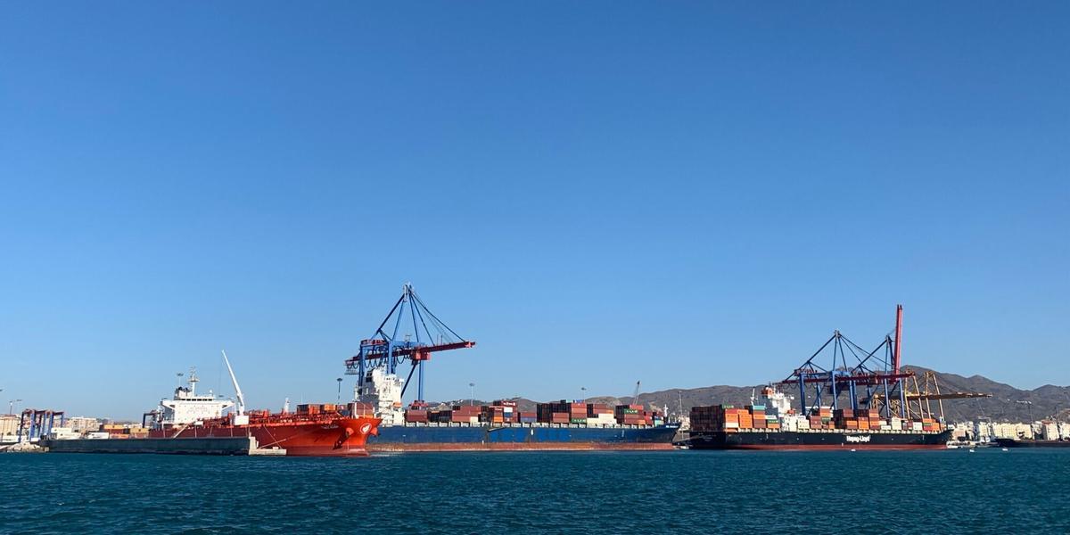 Buques de contenedores en el puerto de Málaga