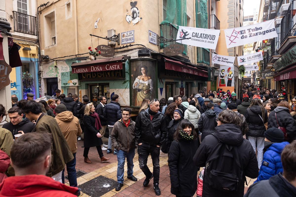 En imágenes | Gran ambiente en el Tubo en el último vermú del año 2024