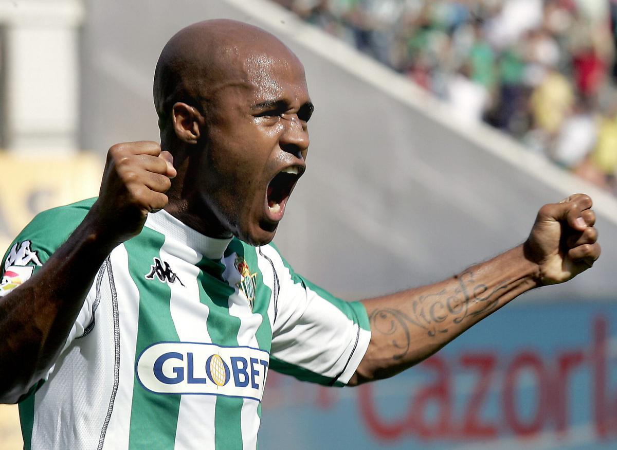 Brazil's midfielder of Sevilla Marcos dos Santos Assunçao celebrates scoring first goal of spanish Liga during the match Betis vs Mallorca, played in Ruiz de Lopera stadium, in Seville, on Sunday 07 May 2006. EFE/Chema Moya. FUTBOL. LIGA ESPAÑOLA. PRIMERA DIVISION. CELEBRACIONES