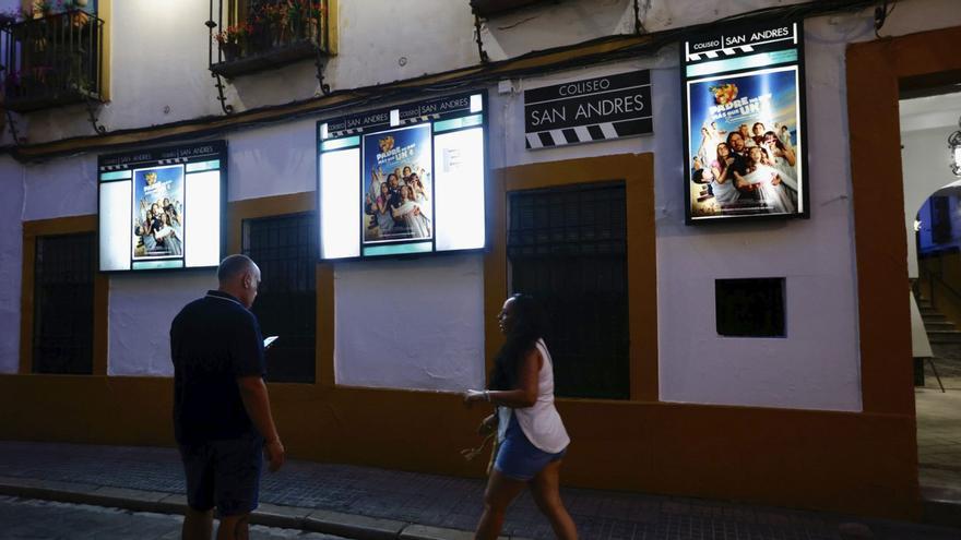 Un cine entre rejas y balcones