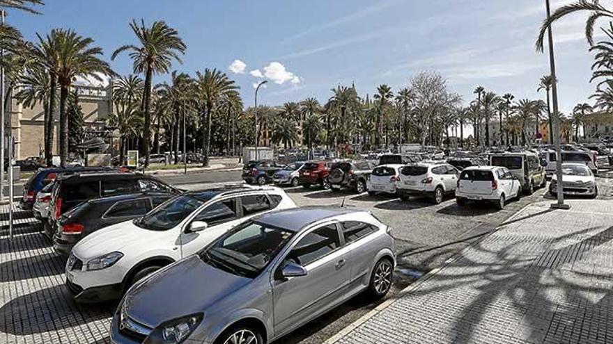 Ahora hay un centenar de plazas en superficie en la calle del Moll, frente al edificio de Guillem Sagrera.