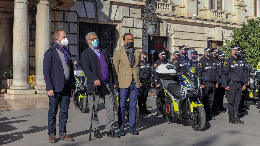 SEAT J.R. Valle entrega 20 motos 100% eléctricas SEAT Mó a la Policía Local de Valencia