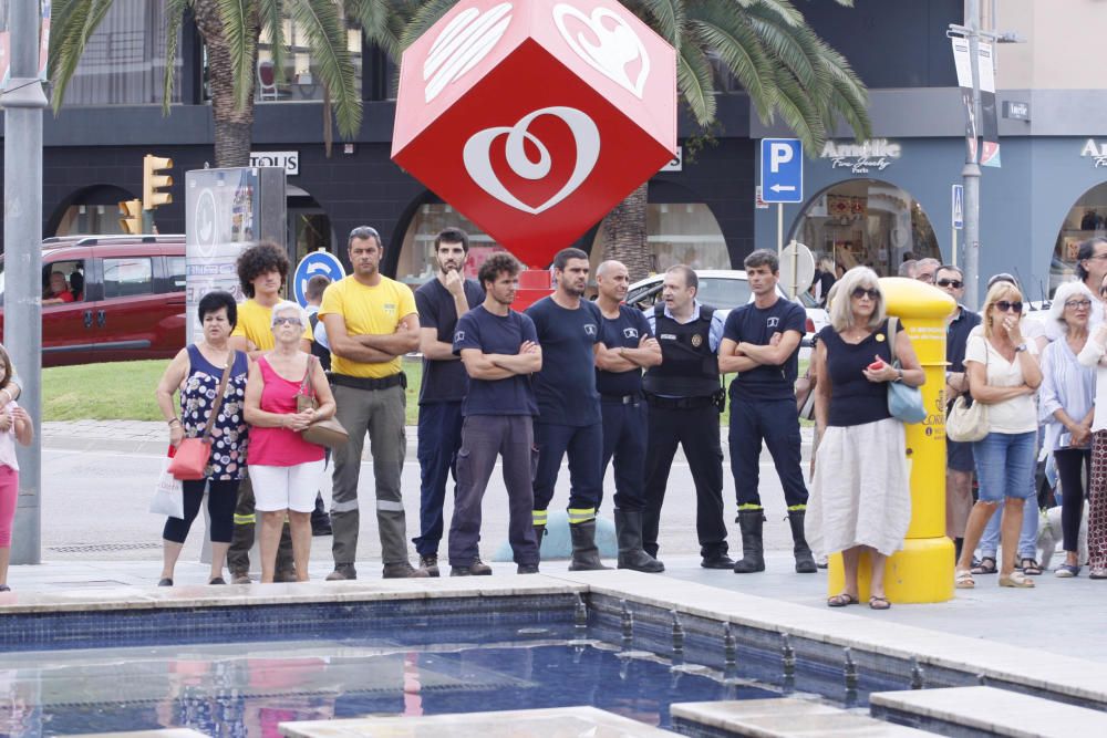 Concentració per condemnar l'agressió sexual múltiple a una turista a Platja d'Aro