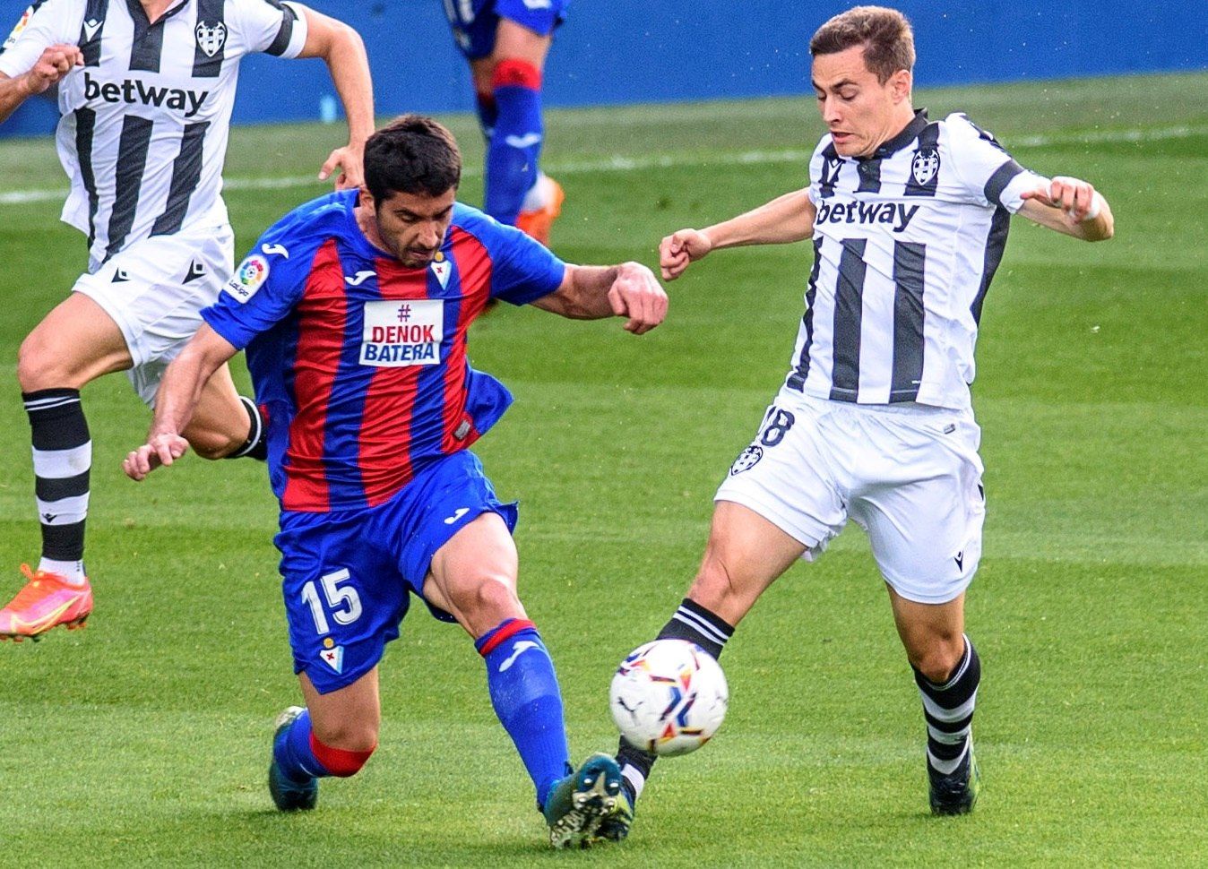 La imágenes de la victoria del Levante UD en Ipurúa frente al Eibar