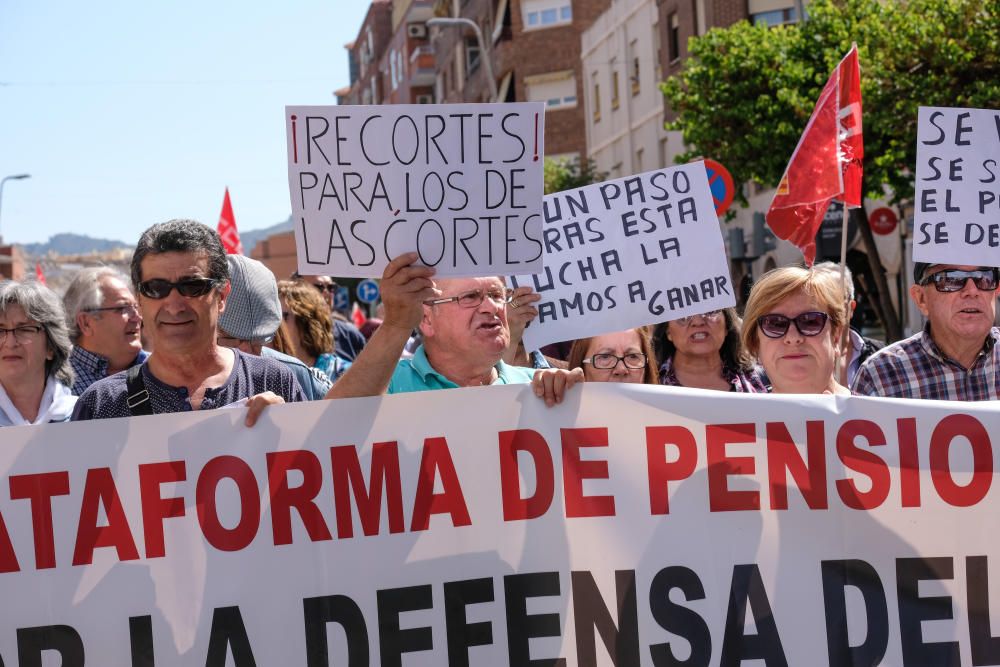 La manifestación del Día del Trabajador reúne a 18 colectivos y partidos del Medio Vinalopó