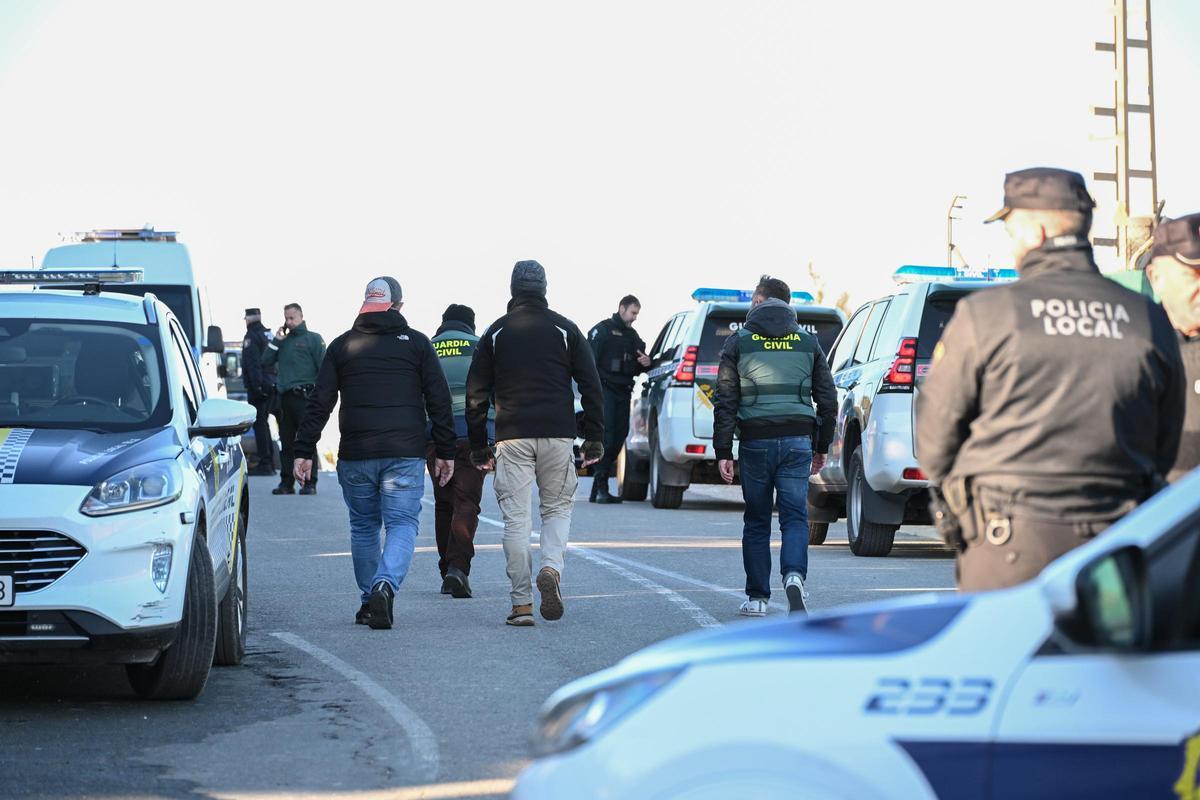 Un doble crimen mantiene acordonada una urbanización de Elche con un implicado atrincherado