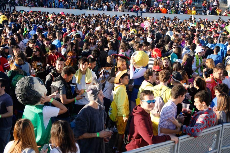 Miles de jóvenes en la fiesta del año