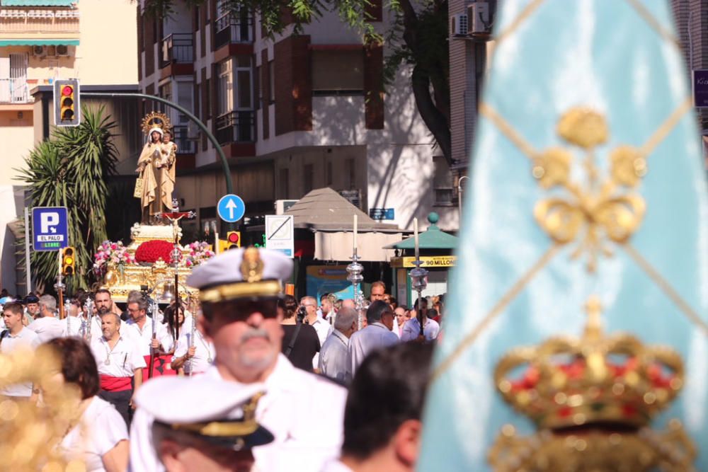 La procesión de la Virgen del Carmen por las calles de El Palo.