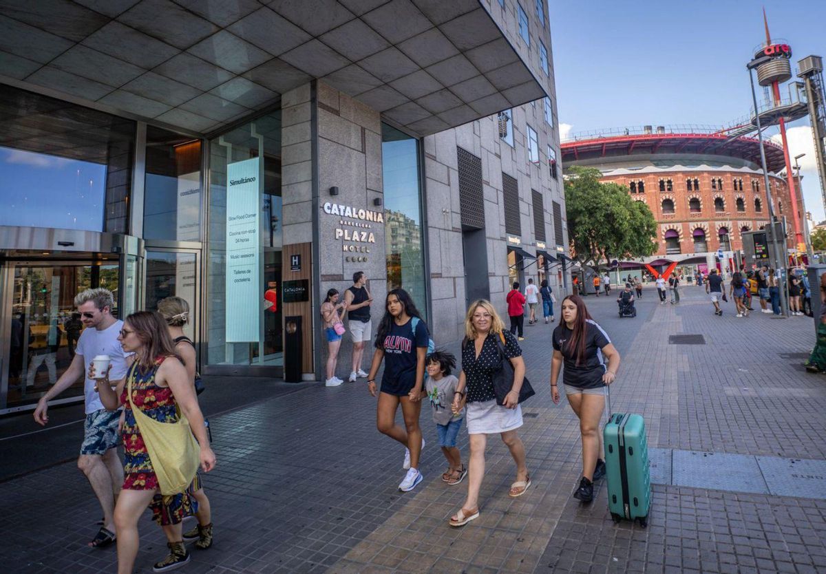 El preu mitjà de les habitacions d’hotel a BCN va caure  2 euros a l’estiu