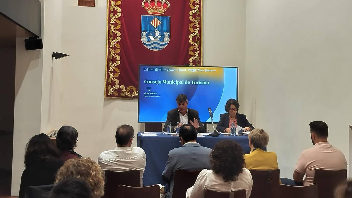La primera reunión del Consejo Municipal de Turismo de La Vila Joiosa.
