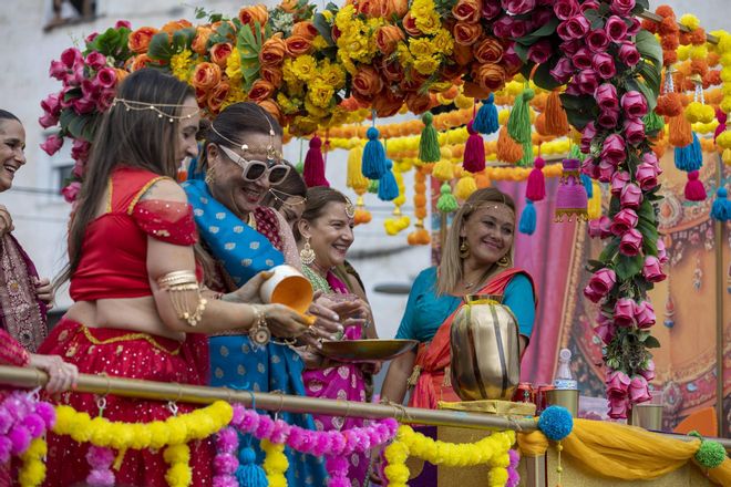 Así vivió Grado el desfile de Santa Ana: una gran fiesta a remojo