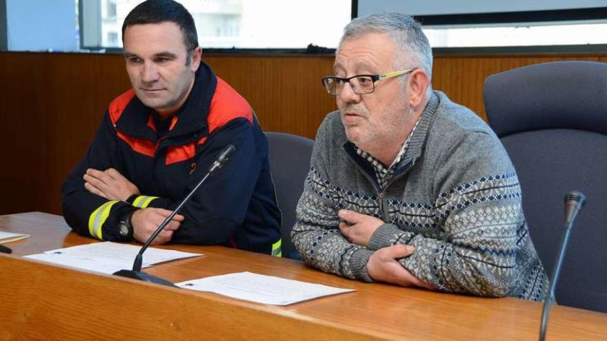 Cesáreo Coya y Xosé Manuel Pazos, en la presentación, ayer, de las estadísticas anuales. // G.Núñez