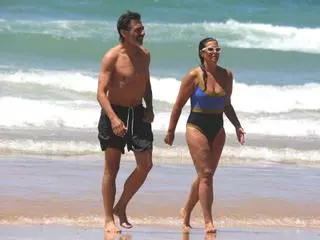 VÍDEO: Pillan a Nuria Roca y a Juan del Val en las playas de Cádiz (y las imágenes reflejan el momento que está viviendo la pareja)