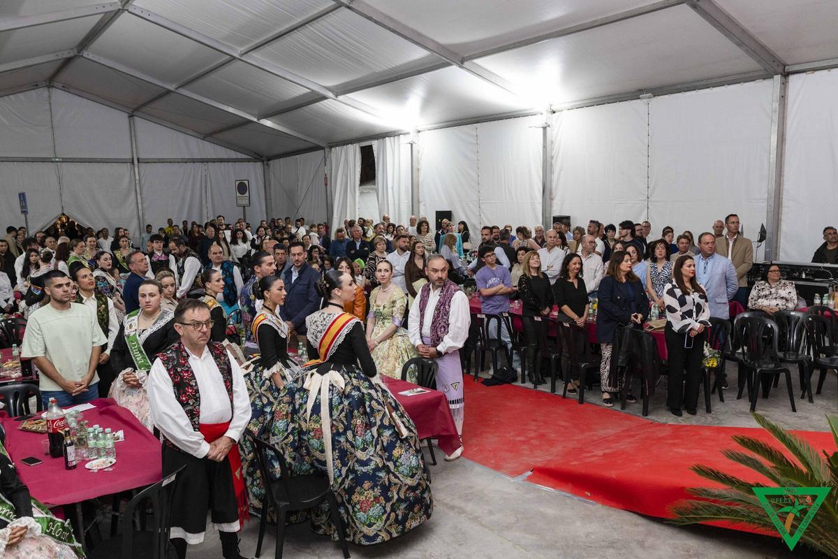 Gran afluencia durante la gala de las fiestas de Perleta y Maitino