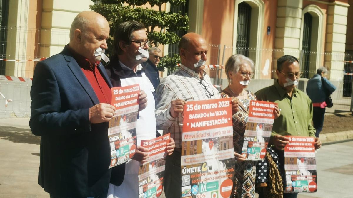 Integrantes de plataformas contra el Plan de Movilidad, en la Glorieta