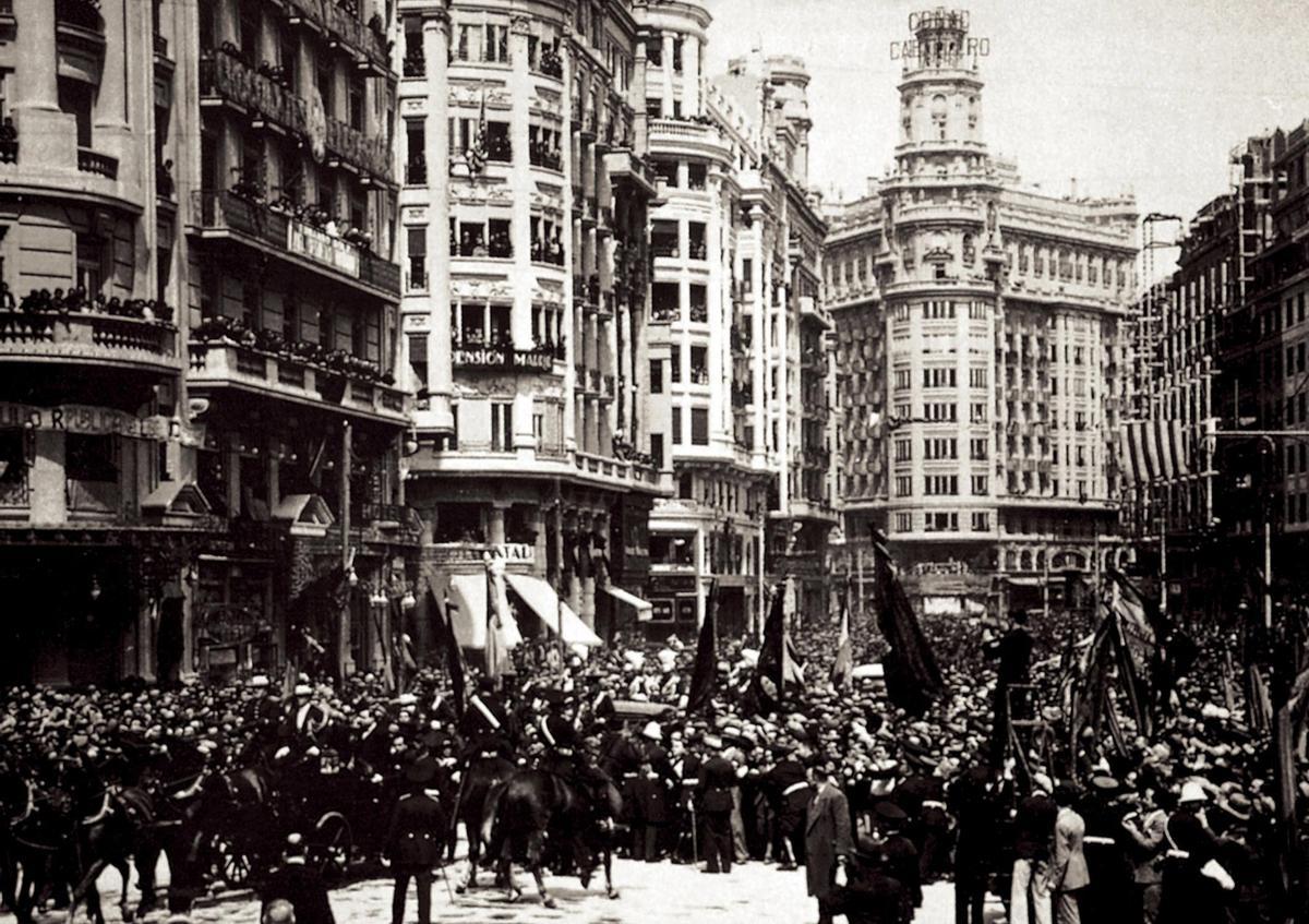 Manifestación en València por la llegada de la República