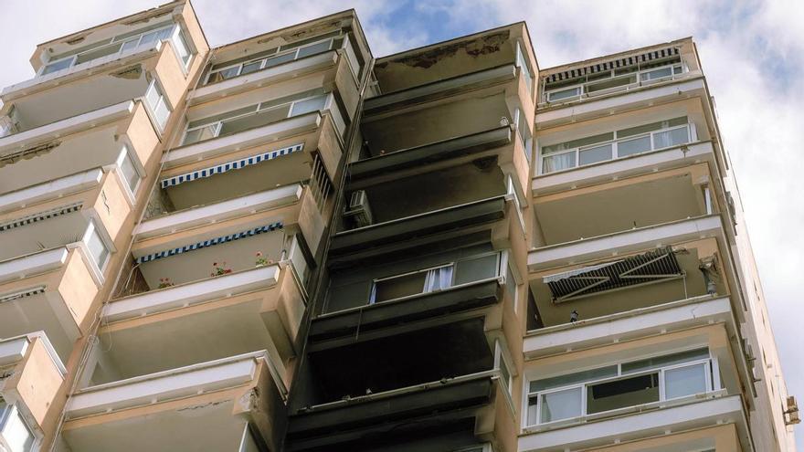 Sorpresa entre los bomberos de Palma porque el Consell no les avisó del incendio de Magaluf pese a estar a solo 15 minutos