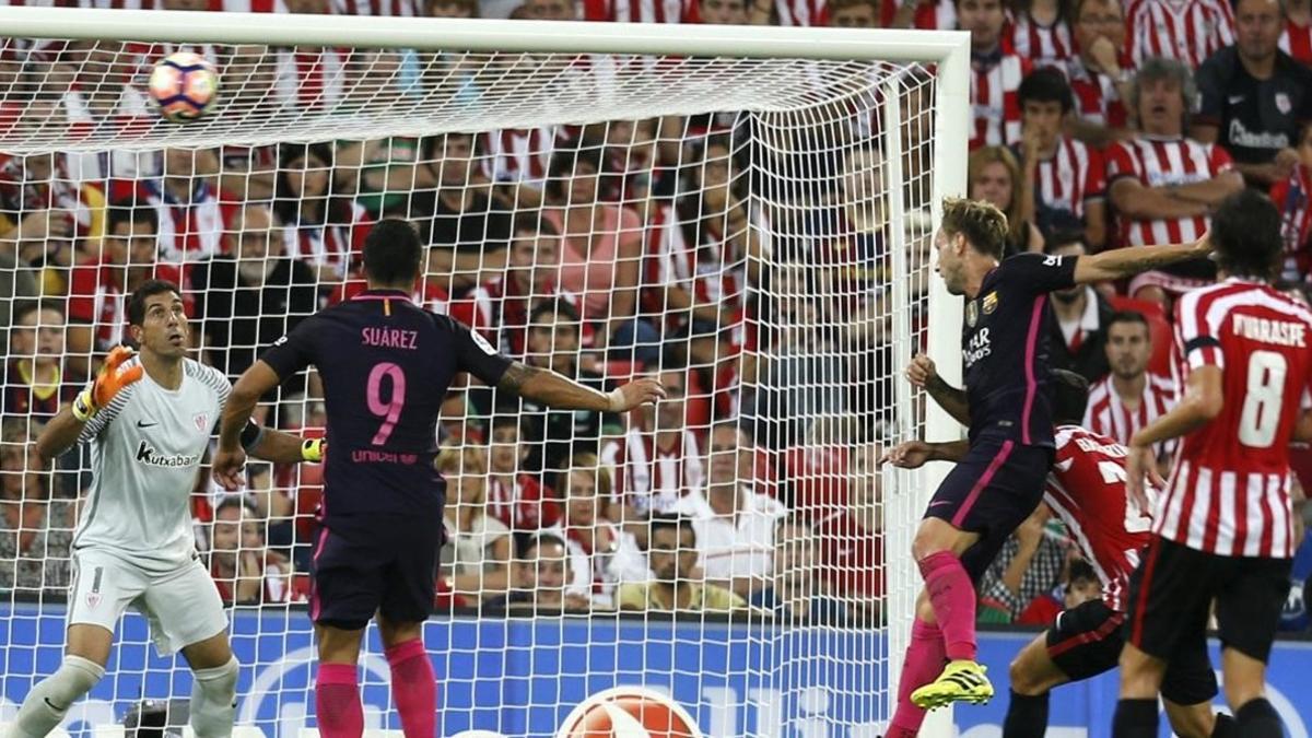 Rakitic cabecea cruzado en el gol que brindó el triunfo al Barça en San Mamés.